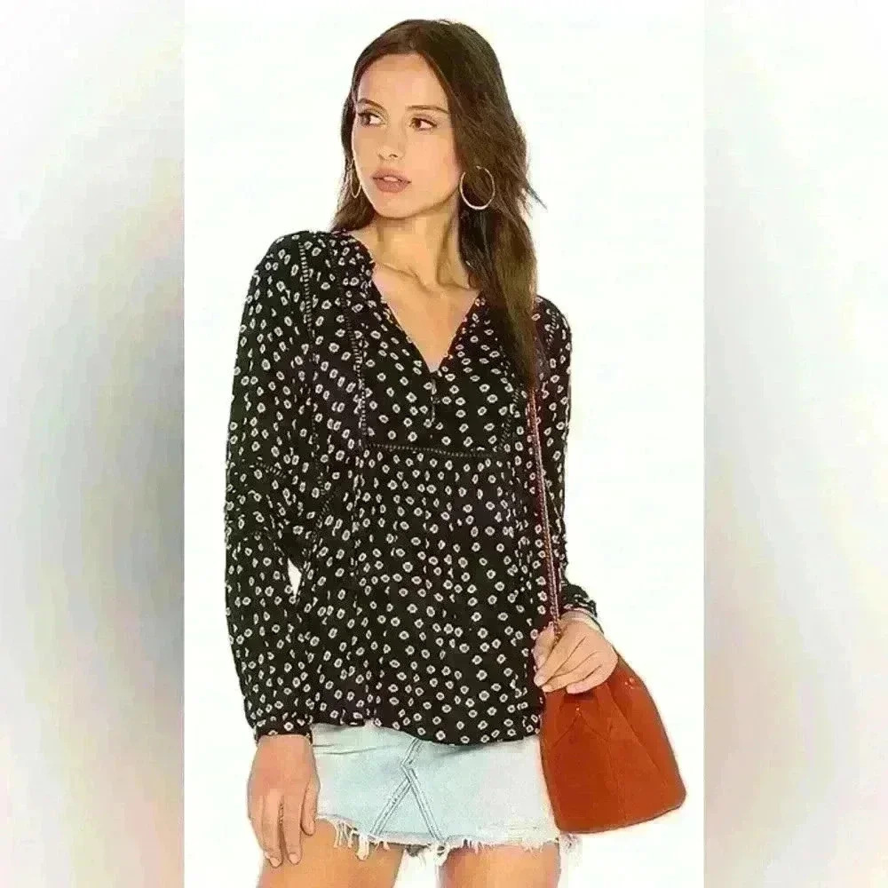 Amuse Society Chateau Woven Top in Black